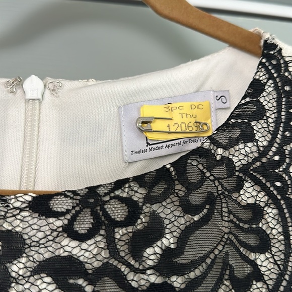 Dainty Jewell Maxi Dress - Picture 2 of 3